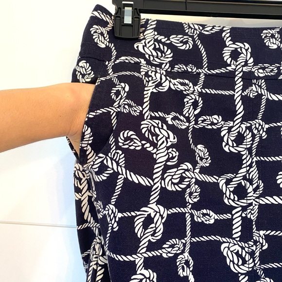 TALBOTS pencil skirt. Size 2. - Picture 2 of 8